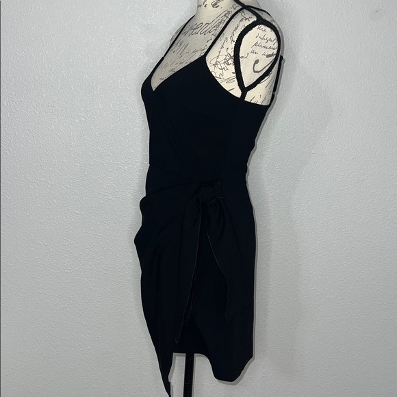 NWT FRENCH CONNECTION Black V-Neck WHISPER Bow ENVELOPE Sleeveless MINI DRESS - Picture 11 of 13